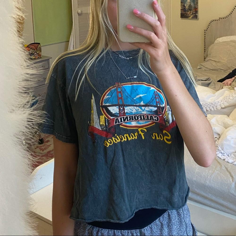 BRANDY MELVILLE San Francisco cropped tshirt